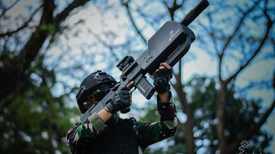 Momen HUT ke-79 Republik Indonesia, PT Pindad memperkenalkan produk inovasi terbaru dalam mengembangkan senjata anti-drone buatan dalam negeri yang diberi nama SPS-1 (Senjata Pelumpuh Senyap seri 1) dan kendaraan Maung MV3 Mobile Jammer pada 17 Agustus 2024 di Ibu Kota Nusantara (IKN). (Dok: PT Pindad)