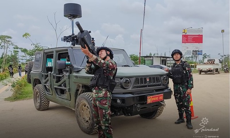 Momen HUT ke-79 Republik Indonesia, PT Pindad memperkenalkan produk inovasi terbaru dalam mengembangkan senjata anti-drone buatan dalam negeri yang diberi nama SPS-1 (Senjata Pelumpuh Senyap seri 1) dan kendaraan Maung MV3 Mobile Jammer pada 17 Agustus 2024 di Ibu Kota Nusantara (IKN). (Dok: PT Pindad)