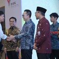 Pertamina Gelar Pengibaran Bendera Bawah Laut hingga Beri Beasiswa