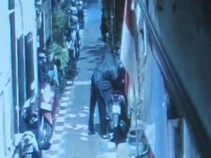 Pencurian Motor Warga Banyu Urip Surabaya Terekam CCTV