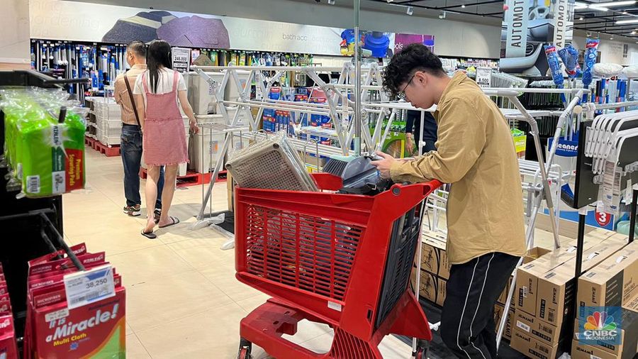 Transmart Central Park Mall, Jakarta Barat. (CNBC Indonesia/Rindi Salsabilla)