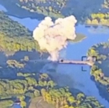 Detik-Detik Ukraina Ngamuk, Bombardir Jembatan Rusia