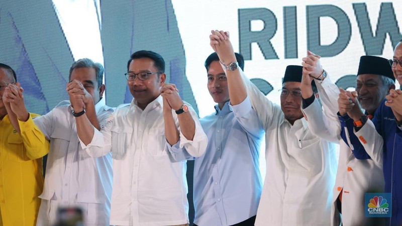 Deklarasi dukungan kepada RIwdwan Kamil dan Suswono sebagai calon Gubernur dan Wakil Gubernur DKI Jakarta di Golden Ballroom, Hotel Sultan, Jakarta, Senin (19/8/2024). (CNBC Indonesia/Tri Susilo)