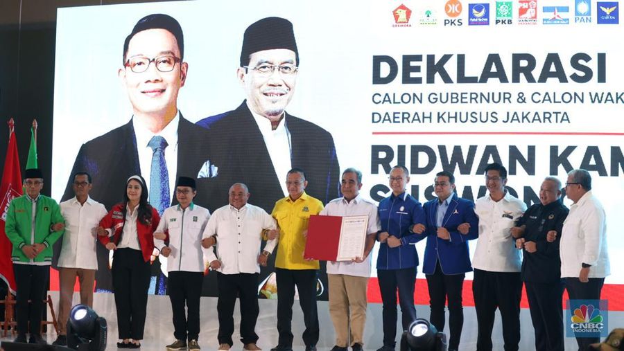 Deklarasi dukungan kepada RIwdwan Kamil dan Suswono sebagai calon Gubernur dan Wakil Gubernur DKI Jakarta di Golden Ballroom, Hotel Sultan, Jakarta, Senin (19/8/2024). (CNBC Indonesia/Tri Susilo)
