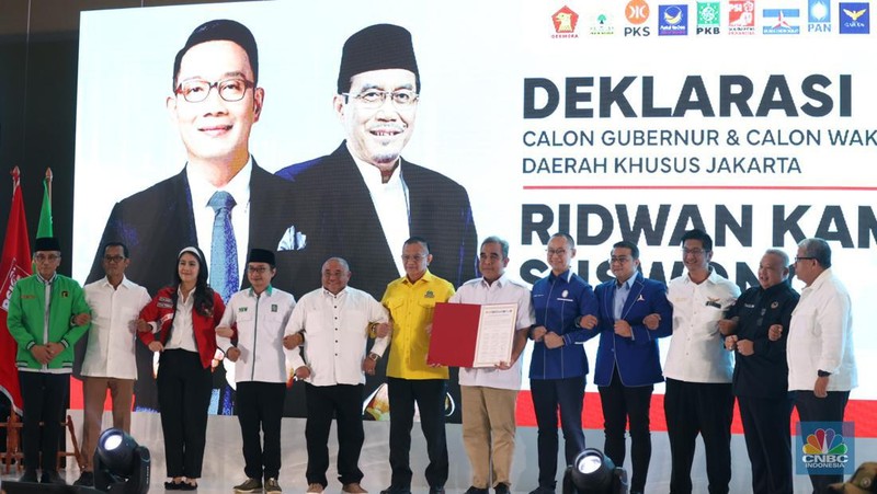 Deklarasi dukungan kepada RIwdwan Kamil dan Suswono sebagai calon Gubernur dan Wakil Gubernur DKI Jakarta di Golden Ballroom, Hotel Sultan, Jakarta, Senin (19/8/2024). (CNBC Indonesia/Tri Susilo)