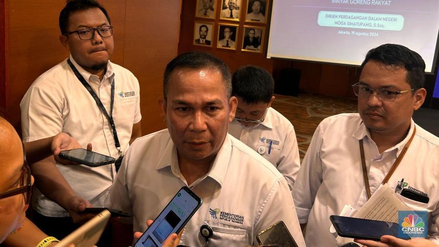 Dirjen Perdagangan Dalam Negeri Kemendag Moga Simatupang saat Konferensi Pers tentang Penerbitan Permendag No 18/2024 di Jakarta, Senin (19/8/2024). (CNBC Indonesia/Zefanya Aprilia)