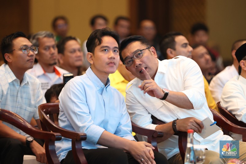 Deklarasi dukungan kepada RIwdwan Kamil dan Suswono sebagai calon Gubernur dan Wakil Gubernur DKI Jakarta di Golden Ballroom, Hotel Sultan, Jakarta, Senin (19/8/2024). (CNBC Indonesia/Tri Susilo)