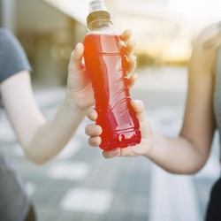 Minuman No.1 yang Dihindari Orang Paling Panjang Umur di Dunia