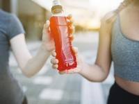Minuman No.1 yang Dihindari Orang Paling Panjang Umur di Dunia