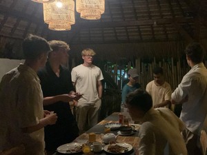 6 Bule Pria Tak Mau Bayar Makan-Minum Rp 1,2 Juta di Restoran Nusa Penida