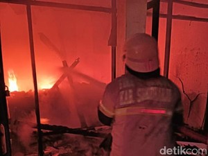 Kantor Koperasi Simpan Pinjam Pangestu di Solo Baru Terbakar
