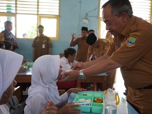 Sekda Cilegon Tinjau Pilot Project Program Makan Bergizi Gratis