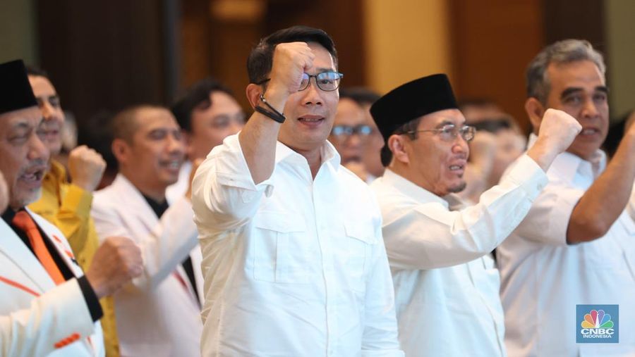 Pasangan calon Gubernur dan calon Wakil Gubernur Daerah Khusus Ibukota Jakarta, Ridwan Kamil dan Suswono di Golden Ballroom, Hotel Sultan, Jakarta, Senin (19/8/2024).  (CNBC Indonesia/Tri Susilo)