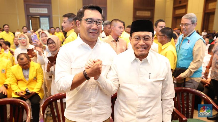 Pasangan calon Gubernur dan calon Wakil Gubernur Daerah Khusus Ibukota Jakarta, Ridwan Kamil dan Suswono di Golden Ballroom, Hotel Sultan, Jakarta, Senin (19/8/2024).  (CNBC Indonesia/Tri Susilo)