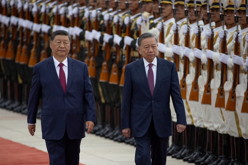 Presiden China, Xi Jinping dan Presiden Vietnam To Lam saat menggelar pertemuan di Balai Agung Rakyat di Beijing, Senin (19/8/2024). (Andres Martinez Casares/Pool Photo via AP) Presiden China, Xi Jinping dan Presiden Vietnam To Lam saat menggelar pertemuan di Balai Agung Rakyat di Beijing, Senin (19/8/2024). (Andres Martinez Casares/Pool Photo via AP)
