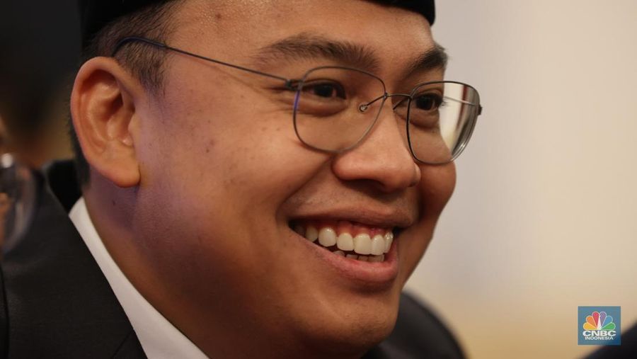 Presiden Joko Widodo melantik Angga Raka Prabowo sebagai Wamenkominfo di Istana Negara, Jakarta, Senin (19/8/2024). (²©²ÊÍøÕ¾/Tri Susilo)