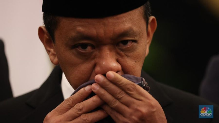 Presiden Joko WIdodo melantik Bahlil Lahadalia sebagai Menteri ESDM di Istana Negara, Jakarta, Senin (19/8/2024). (CNBC Indonesia/Tri Susilo)