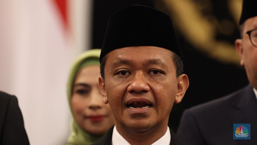 Presiden Joko WIdodo melantik Bahlil Lahadalia sebagai Menteri ESDM di Istana Negara, Jakarta, Senin (19/8/2024). (CNBC Indonesia/Tri Susilo)