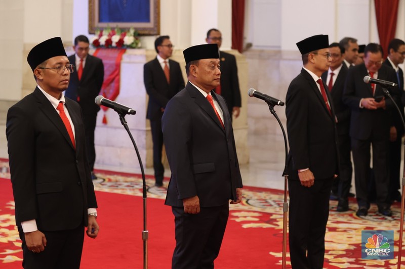 Presiden Joko Widodo melantik Pejabat Negara Republik Indonesia, di Istana Negara, Jakarta, Senin (19/8/2024). (CNBC Indonesia/Tri Susilo)