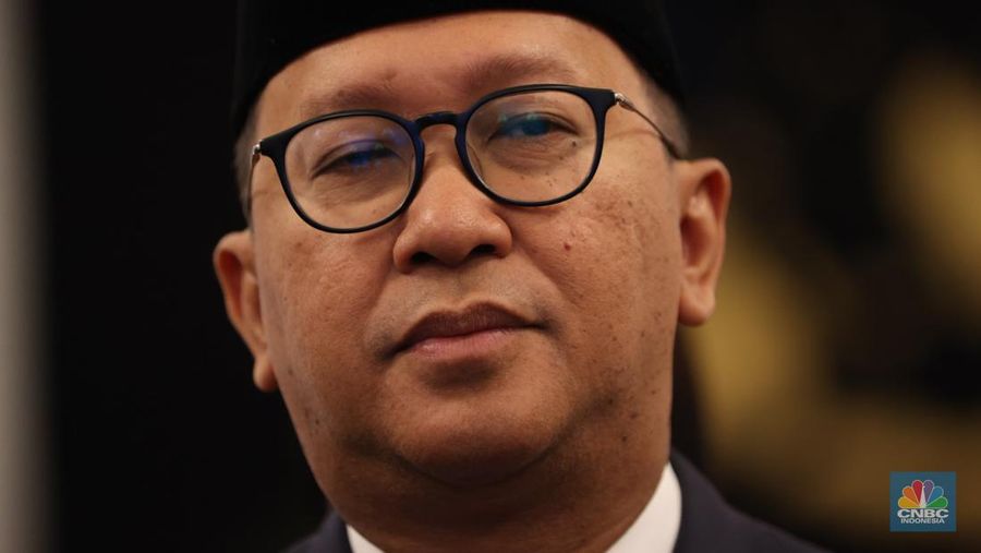 Presiden Joko Widodo melantik Rosan Roeslani sebagai Menteri Investasi di Istana Negara, Jakarta, Senin (19/8/2024). (²©²ÊÍøÕ¾/Tri Susilo)