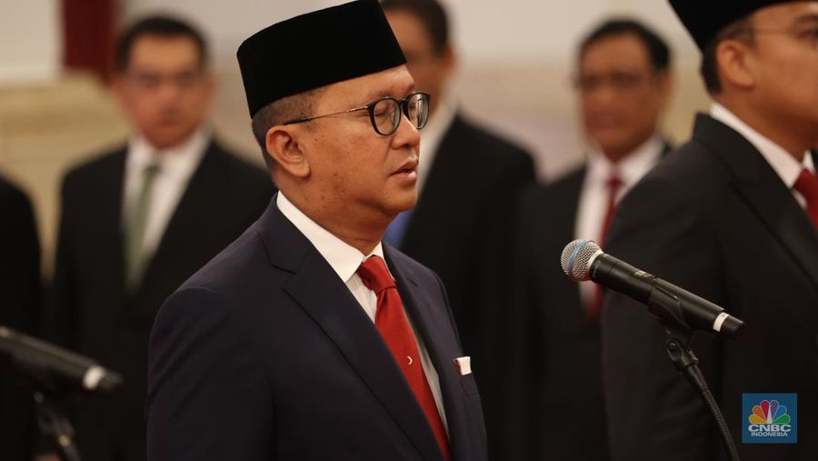 Presiden Joko Widodo melantik Pejabat Negara Republik Indonesia, di Istana Negara, Jakarta, Senin (19/8/2024). (վ/Tri Susilo)
