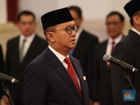Baru Dilantik Jadi Menteri, Rosan Terbang Temui Raksasa Singapura