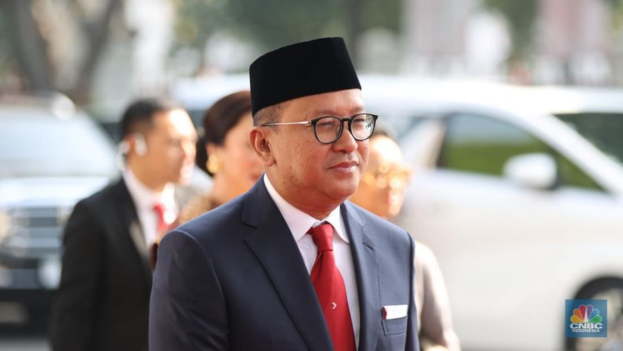 Rosan Roeslani tiba di Istana Negara Jakarta, Senin (19/8/2024). (CNBC Indonesia/Tri Susilo)