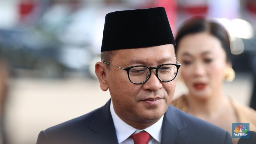 Rosan Roeslani tiba di Istana Negara Jakarta, Senin (19/8/2024). (CNBC Indonesia/Tri Susilo)