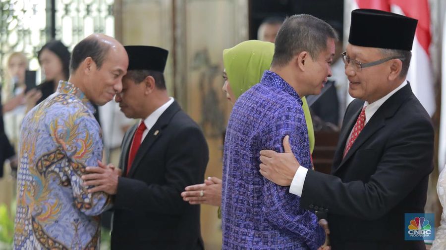 Serah terima jabatan menteri Energi dan Sumber Daya Mineral Arifin Tasrif kepada Bahlil Lahadalia di Gedung Kementerian ESDM, Jakarta, Senin, (19/8/2024). (CNBC Indonesia/Muhammad Sabki)