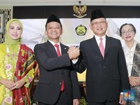 Momen Arifin Tasrif Serahkan Jabatan Menteri ESDM ke Bahlil Lahadalia