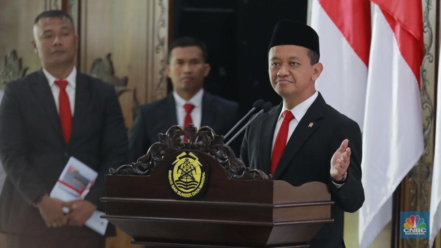 Serah terima jabatan Menteri Energi dan Sumber Daya Mineral (Menteri ESDM) dari Arifin Tasrif ke Bahlil Lahadalia. (²©²ÊÍøÕ¾/Muhammad Sabki)