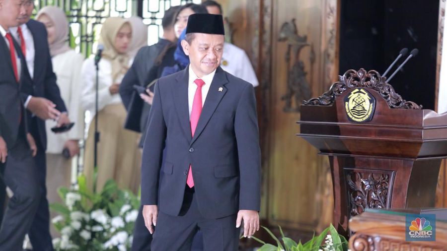 Serah terima jabatan Menteri Energi dan Sumber Daya Mineral (Menteri ESDM) dari Arifin Tasrif ke Bahlil Lahadalia. (²©²ÊÍøÕ¾/Muhammad Sabki)