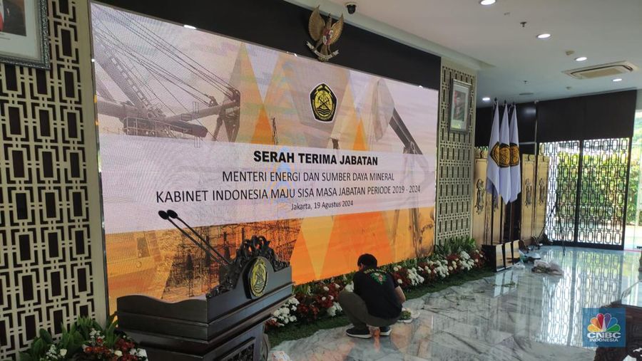 Suasana Kementerian ESDM sebelum pelantikan Bahlil Lahadalia. (CNBC Indonesia/Verda Nano Setiawan)