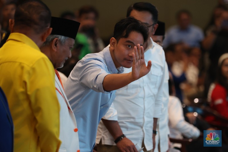 Deklarasi dukungan kepada RIwdwan Kamil dan Suswono sebagai calon Gubernur dan Wakil Gubernur DKI Jakarta di Golden Ballroom, Hotel Sultan, Jakarta, Senin (19/8/2024). (CNBC Indonesia/Tri Susilo)