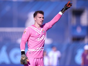 Arsenal Kembali Sibuk dengan Urusan....Kiper