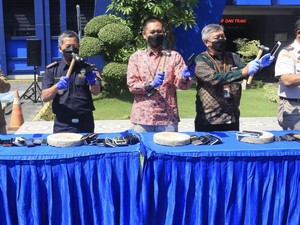 Barang Impor Ilegal Via Bandara Juanda Senilai Rp 2,4 M Dimusnahkan