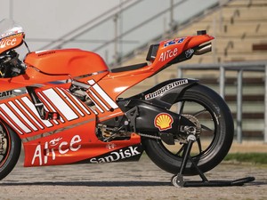 Dijual! Motor MotoGP Bekas Casey Stoner, Harganya Bikin Menjerit