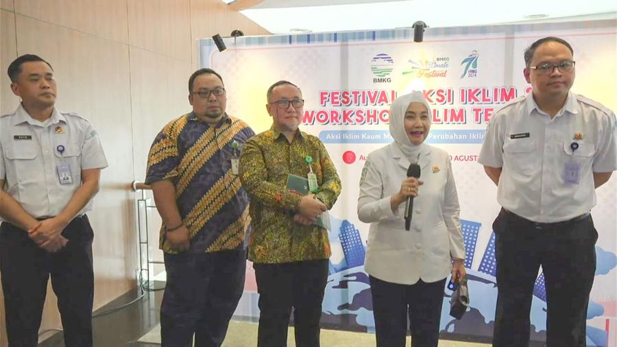 Kepala BMKG Dwikorita Karnawati saat konferensi pers tentan 