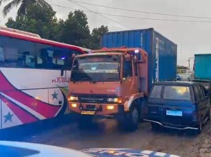 Ada Pengecoran Jalan, Jalinsum di Air Batu Asahan Macet Parah