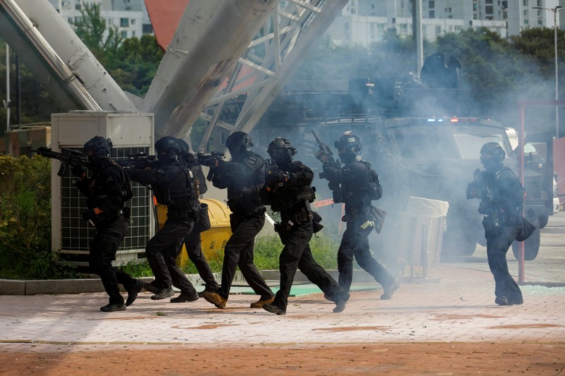 Korea Selatan menggelar latihan pertahanan sipil tahunan Ulchi di Kompleks Olahraga Jamsil di Seoul, Korea Selatan, Selasa (20/8/2024). (REUTERS/Kim Soo-hyeon) Korea Selatan menggelar latihan pertahanan sipil tahunan Ulchi di Kompleks Olahraga Jamsil di Seoul, Korea Selatan, Selasa (20/8/2024). (REUTERS/Kim Soo-hyeon)