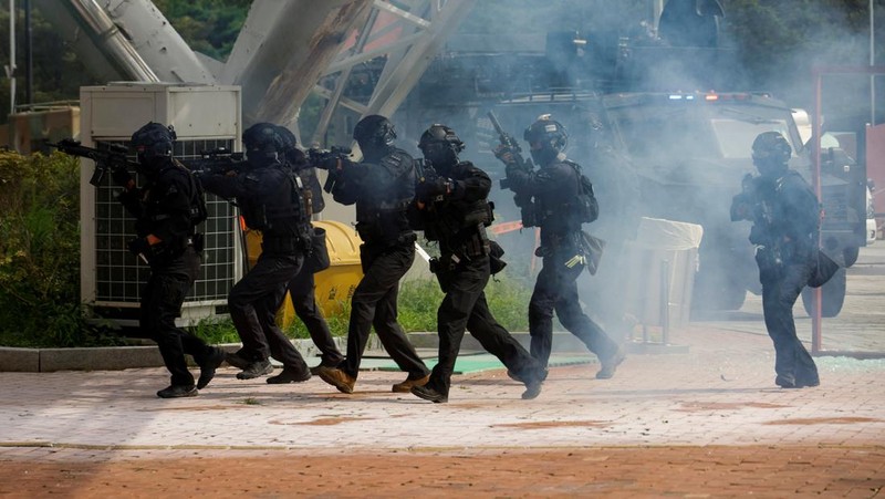 Korea Selatan menggelar latihan pertahanan sipil tahunan Ulchi di Kompleks Olahraga Jamsil di Seoul, Korea Selatan, Selasa (20/8/2024). (REUTERS/Kim Soo-hyeon)