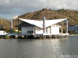 Menelusuri Masjid Terapung Amahami, Ikon Wisata Religi di Kota Bima