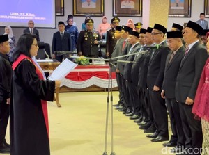 2 Anggota Termuda DPRD Rembang Dilantik, Sama-sama Melenggang Bareng Bapak