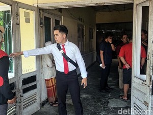Geger Gerombolan Pemotor Bersajam Rusak Rumah Warga-Buru Geng Amerika