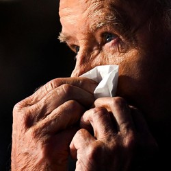 Momen Langka Biden Menangis di 'Pesta Perpisahan' Konvensi Demokrat