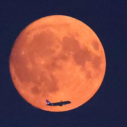 Penampakan Super Moon di Langit Jakarta dan Seluruh Dunia