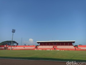 Arema FC Keluhkan Rumput Stadion Soepriadi Blitar