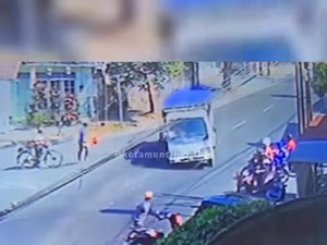 Kakek Pengayuh Ontel Tertabrak Truk Saat Menyeberang di Muntilan Magelang