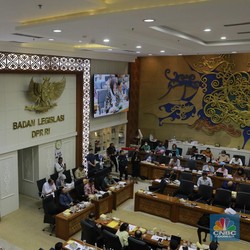 Jreng! DPR Tiba-Tiba Revisi UU Minerba, Ini Kata Anggota Baleg