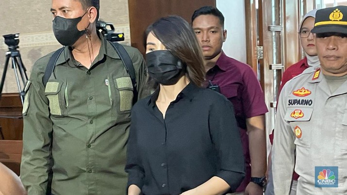 Helena Lim akan menjalani sidang perdana terkait kasus dugaan korupsi penyalahgunaan Izin Usaha Pertambangan (IUP) PT Timah. (CNBC Indonesia/Romys Binekasri)